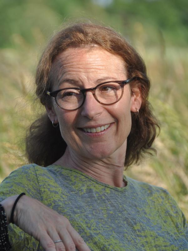 Headshot of Elizabeth Meyer