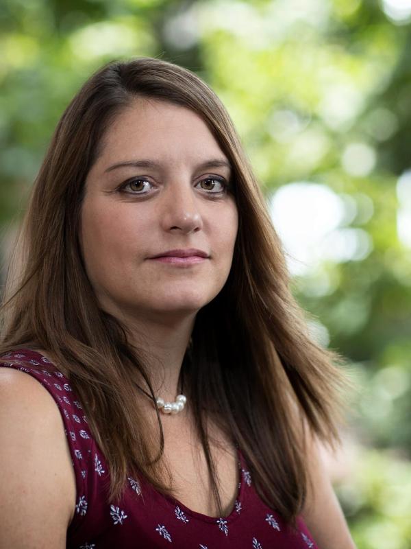 Headshot of Laura Barnes