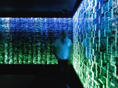 The artist inspecting his installation of the Ninfeo